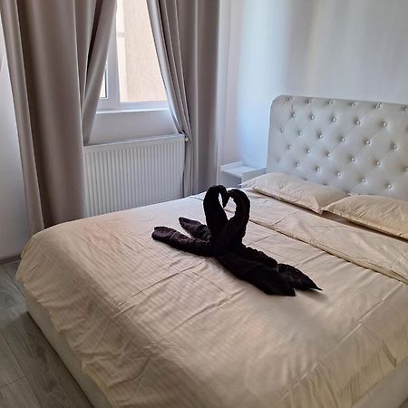 Luxury Daniel Apartament Residence Militari Roşu Esterno foto