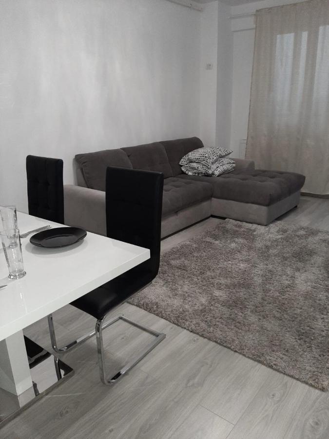 Luxury Daniel Apartament Residence Militari Roşu Esterno foto